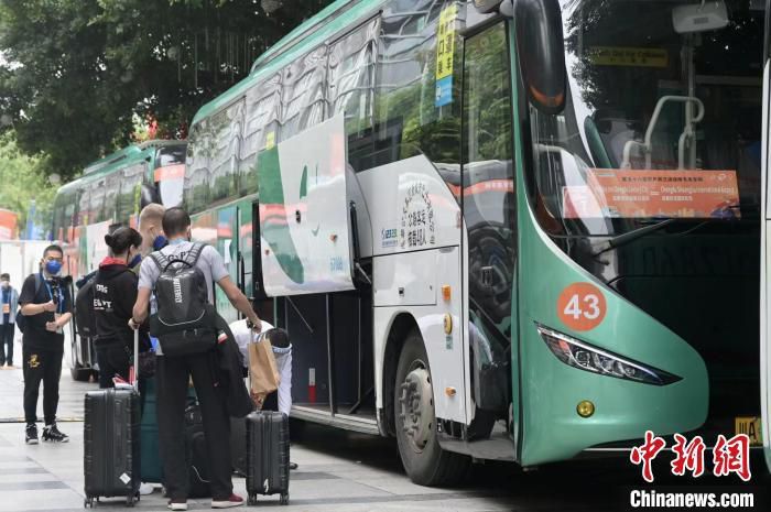 6月久恩托利就给我打过电话，但是目前我们还没有明确的思路，所以我们还需要一段时间，但是不会很长，因为双方都有续约的意愿，所以不会拖到赛季结束才完成续约。